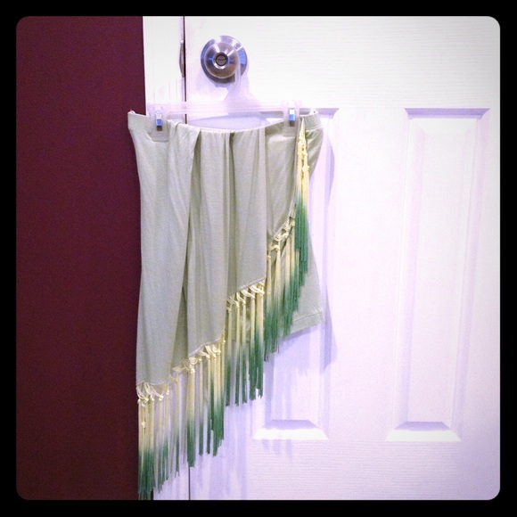 ⭐NWOT over shoulder Ombre' Fringe Top⭐️ - Picture 3 of 5